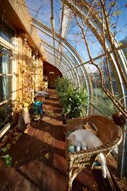Die Luftschicht Zwischen Dem Wetterschutz Und Der Inneren Hulle Des Hauses Halt Das Innere Garten Terrasse Dekoration Earthship Home Earthship Earth Homes