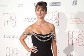 Penélope cruz discusses working with pedro almodóvar on broken embraces. Prominenter Mittelmeer Fan Wie Sich Penelope Cruz Fit Halt Fit For Fun