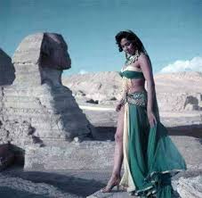 فين الوقت ياريت كان في وقت كانوا يبقوا 20. Ù‚Ø¨Ù„ ÙØªØ§Ø© Ø³Ù‚Ø§Ø±Ø© 7 Ù†Ø¬Ù…Ø§Øª Ø£Ø«Ø±Ù† Ø§Ù„Ø¬Ø¯Ù„ Ø¨ØµÙˆØ±Ù‡Ù† Ø£Ù…Ø§Ù… Ø§Ù„Ø£Ù‡Ø±Ø§Ù…Ø§Øª Ø¹ÙŠÙ†