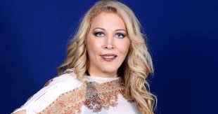 “J’espère que tout se déroulera avec amour” : la mère de Loana prend la parole avant les obsèques de l’ancienne star de télé-réalité