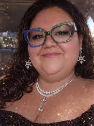 Do you all think mom old glasses look good