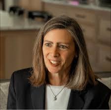 Kelly Warren's Instagram, Twitter & Facebook