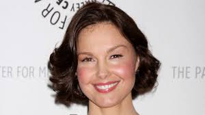With an authoritative voice and calm demeanor, this ever popular american actor has grown into one of the most respected figures in modern us cinema. Ashley Judd Bilder Infos Biografie