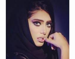 خلال تلك الرحلة يتسلم بيل ماركس (ليام نيسون) تهديداتٍ عدة من قبل مجهول تهدده بأن كل 20 دقيقة. Ø¨Ø§Ù„ØµÙˆØ± Ø´ÙŠÙ„Ø§Ø¡ Ø³Ø¨Øª ØªØ®Ø±Ø¬ Ø¹Ù† ØµÙ…ØªÙ‡Ø§ ÙˆØªØ±Ø¯ Ø¹Ù„Ù‰ Ø·Ù„Ø¨ Ø§Ù„Ø²ÙˆØ§Ø¬ Ù…Ù‚Ø§Ø¨Ù„ 7 Ù…Ù„ÙŠÙˆÙ† Ø±ÙŠØ§Ù„ Ø§Ù„Ù…Ø¯ÙŠÙ†Ø© Ù†ÙŠÙˆØ²
