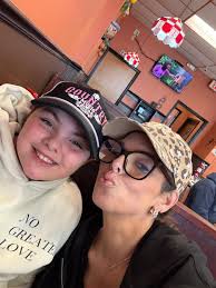 Saturday mornings with my little besties!! 👯‍♀️💃🏻❤️  #breakfastandbasketball #girlmomlife