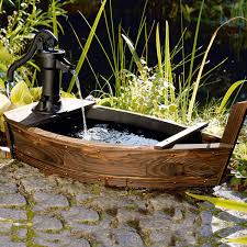 Brunnen Boot Bei Gingar Brunnen Garten Wasserspiel Garten Wasser Im Garten
