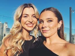 Annika Mueller's Instagram, Twitter & Facebook