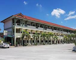 Sekolah raja perempuan ta'ayah atau lebih dikenali sebagai serata, merupakan salah sebuah sekolah berasrama di ipoh perak sekolah ini terletak di pihak sekolah telah menyediakan pelbagai kemudahan untuk keselesaan semua pelajarnya. Viral Perak On Twitter Terkini Sekolah Izzuddin Shah Dan Sekolah Raja Perempuan Taayah Ipoh Ditutup Mulai Semalam Berikutan Seorang Pelajar Dikesan Positif Covid 19 Pelajar Sekolah Izzuddin Shah Itu Menginap Di Asrama Sekolah