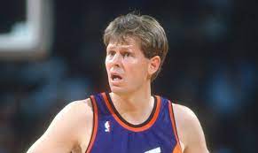 März 1959 in eugene, oregon) ist ein ehemaliger us amerikanischer basketballspieler. Danny Ainge Told Teammates No 3s Before Leaving Paxson Open In Finals