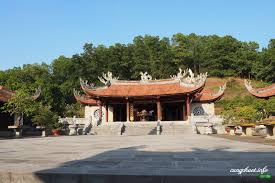 Nơi đây vừa có phong cảnh núi non hùng vĩ, vừa là nơi lưu giữ những câu chuyện cổ về dặn dò con cháu chuyện mai sau. Kinh Nghiá»‡m Du Lá»‹ch Ä'á»n Hung Phu Thá» Cáº­p Nháº­t 04 2021