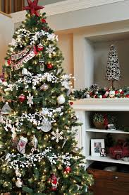 After looking at all of the beautiful trees in the collection i'm sharing with you, i'm now considering getting a flocked tree. 60 Christmas Tree Decoration Ideas Best Christmas Tree Decorations