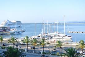 Cruise ships dock at port phillip bay, just three kilometres from the cbd, leaving plenty of time to take in all that this vibrant city has to offer. Marina Di Castello Cagliari Updated 2021 Prices