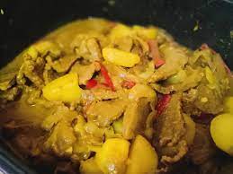 Umumnya memakai ayam kampung sebagai bahan utama. Resepi Daging Goreng Kunyit Berkuah Cerita Ceriti Ceritu Mamapipie