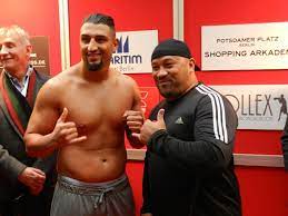 Gecen hafta avrupa sampiyonu ünvanindan feragat ettigini aciklamistir, cünkü meshur top rank boks promosyon sirketiyle anlasmaya varmistir. Agit Kabayel Vs Herve Hubeaux Boxen 04 02 2017 Magdeburg News Dg