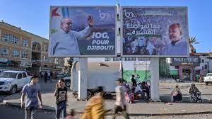 يتوجه الرئيس عبدالفتاح السيسي، اليوم الخميس 27 مايو، إلى جيبوتي لعقد لقاء قمة مع رئيس جمهورية جيبوتي إسماعيل عمر جيلة. Ø¬ÙŠØ¨ÙˆØªÙŠ ØªØªÙˆØ¬Ù‡ Ø¥Ù„Ù‰ ØµÙ†Ø§Ø¯ÙŠÙ‚ Ø§Ù„Ø§Ù‚ØªØ±Ø§Ø¹ Ù„Ø§Ø®ØªÙŠØ§Ø± Ø±Ø¦ÙŠØ³ Ù„Ù„Ø¨Ù„Ø§Ø¯ Ù‚Ù†Ø§Ø© Ø§Ù„ØºØ¯