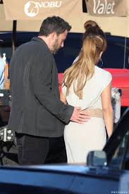 At the time, j.lo was still married to her second husband, dancer cris judd, but they divorced in 2002 and she and affleck. Jennifer Lopez And Ben Affleck Kissing In Malibu Pictures Popsugar Celebrity