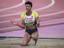 Unsere sportwelten geben einen ersten überblick in verschiedene schwerpunkte und ang Fotostrecke 7 30 Meter Im Dritten Versuch Malaika Mihambo Glanzt Als Weitsprung Weltmeisterin News Nordbayerischer Kurier