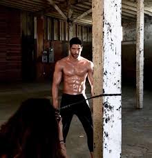 Tom will never ask for money. Biography Tomellis Es