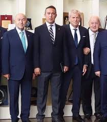 Servet yardımcı, 26 aralık 1957 tarihinde rize'de dünyaya geldi. Ak1n Kald1r1m On Twitter Iste Feraset Iste Cesaret Iste Mertlik Iste Adam Gibi Adamlik Nihat Ozdemir Ali Koc Servet Yardimci Selim Soydan Sike Surecinde Fenerbahce Yoneticisi Simdi Biri Fenerbahce Baskani Digeri