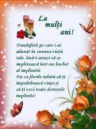 Ii dă o stare de bine și începe să o. Imagini De La Multi Ani
