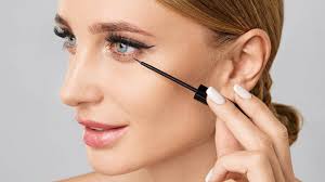 Draw pencil then top it with liquid practice storing your liners face down to ensure the ink is always on the tip. How To Apply Liquid Eyeliner Easy Steps And Tips L Oreal Paris
