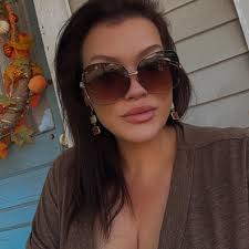 an acutal comment i got: “this stupid girl got up there and made RAMEN for  GORDON RAMSAY. she has actually no f****** clue what she's doing. she needs  to get a real