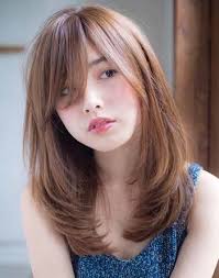 Satu lagi potongan rambut layer pendek yang bikin tampilan wajahmu jadi fresh dan awet muda.short layered bob adalah potongan bob yang unik. Model Potongan Rambut Wanita Sesuai Bentuk Wajah