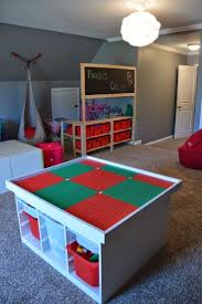Bauen Sie Selbst Einen Lego Tisch Fur Das Kinderzimmer Auf Diy Ideen Fur Einen Tollen Spielt In 2020 Lego Tisch Spieltisch Kinderzimmer Ikea Diy