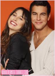 La novela basada en la serie revelación de 2011, seguida por más de 4.000.000 de espectadores y protagonizada por mario casas. Mario Casas Y Blanca Suarez Mario Casas Mario Casas 3msc Mario Casas Sierra