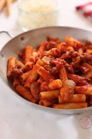 Rigatoni Au Ragu Montanaro Sauce Tomate Aux Champignons Et Saucisse Rigatoni Sauce Tomate Tomates
