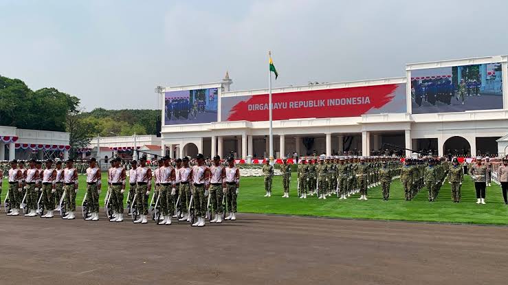 ATRAKSI RAFALE WARNAI GLADI KOTOR HUT KE-81 RI DI ISTANA, LIBATKAN 81 PESAWAT DAN HELIKOPTER