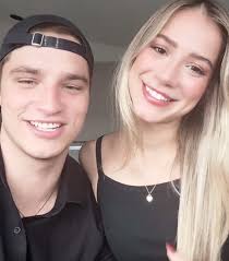 Luisa Lange with Arms Wide