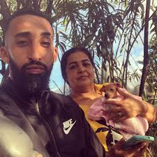 Procura-se uma namorada, Para Max claro 😮‍💨