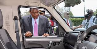Uhuru kenyatta acquired the ride as an… uhuru kenyatta acquired the ride as an upgrade of mwai kibaki's presidential mercedes benz which has been in service for ten years. President Uhuru Unveils First Assembled Mahindra Cars The Standard