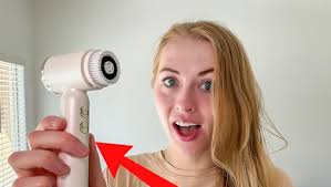 Amazon.com: Facial Cleansing Brush,6 in 1 Electric Face Scrubber Facial  Spin Rechargable IPX6 Waterproof Face Scrubber with 6 Brush Heads,3 Speeds  Suitable Oily Dry Sensitive Skin Women & Men for Deep Cleansing