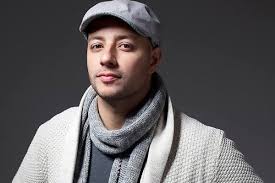 Lagu ini dinyanyikan oleh habib ali zainal abidin dan di iringi oleh az. Lirik Lagu Assalamu Alayka Yang Dipopulerkan Oleh Maher Zain Sonora Id