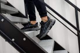 Running shoes to go the extra mile. Adidas Ozweego Core Black Grey Four Onix Ee7004