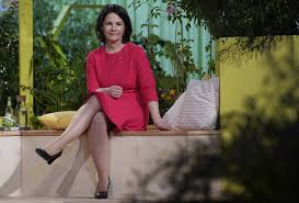Annalena baerbock zum klimaschutzgesetz der bundesregierung. 98 5 Prozent Grune Bestatigen Annalena Baerbock Als Kanzlerkandidatin