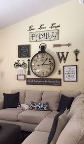 Hmm That Clock Looks Familiar Lol Country Ev Dekoru Kir Evleri Dekor