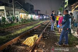 We did not find results for: Pelajar Tewas Tersambar Kereta Saat Main Ponsel Di Rel Antara News