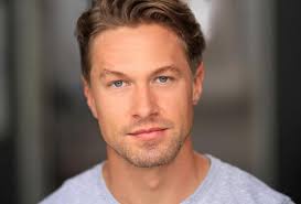 Review: Bill Barrett is the 'best-kept secret' of 'The Oval'