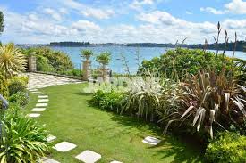 Er ist in privatbesitz, aber bleibt für die öffentlichkeit zugänglich. Un Jardin Bord De Mer En Harmonie Avec La Nature Les Plus Beaux Jardins