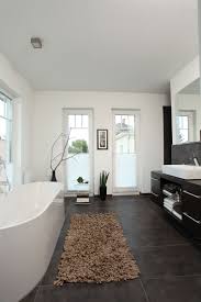 Zahlreiche tests im internet haben ergeben, dass eine. Badezimmer Mit Freistehender Badewanne Fertighaus Kaufen Badezimmer Design Modernes Badezimmer