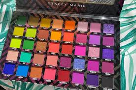 La paleta carnival es una explosión de colores y reflejos altamente pigmentados que desbloquearán tu creatividad interior para la cara y los ojos. Bperfect Cosmetics X Stacey Marie Carnival Iii Palette Untouched And Beautiful Makeupaddicts
