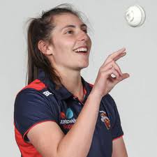 Stacey Oates, A 23-year-old cricketer earns her first State cricket  contract