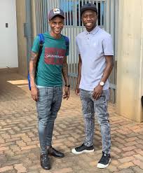Orlando pirates midfielder thembinkosi lorch was arrested by police last night after he allegedly beat up his girlfriend. Thembinkosi Lorch How Much Is His Annual Salary In 2019 Is He Married