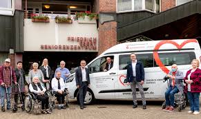 „alle reifen von einem vonovia transporter wurden zerstochen. Sparkasse Und Vonovia Spenden Fur Behindertengerechtes Auto Lokalklick Eu