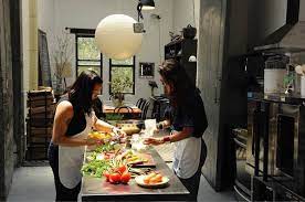 Taylor erkkinen and harry rosenblum, interested and creative home cooks, recognized an opportunity to create a community space in their williamsburg neighborhood. These 8 Brooklyn Teaching Kitchens Offer Cooking Classes For Every Skill Level