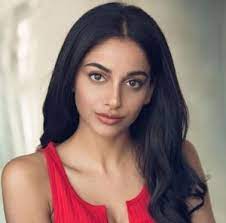Here we will provide you all detail about banita sandhu such as her height, age, weight, date of birth, boyfriend/husband name, father, mother, brother, sister name, net. Banita Sandhu Height Weight Age Boyfriend Bio Family Facts