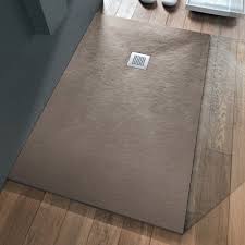 Nei negozi iperceramica trovi una grande varietà di modelli di piatti doccia in molte misure e colori. Shower Trays